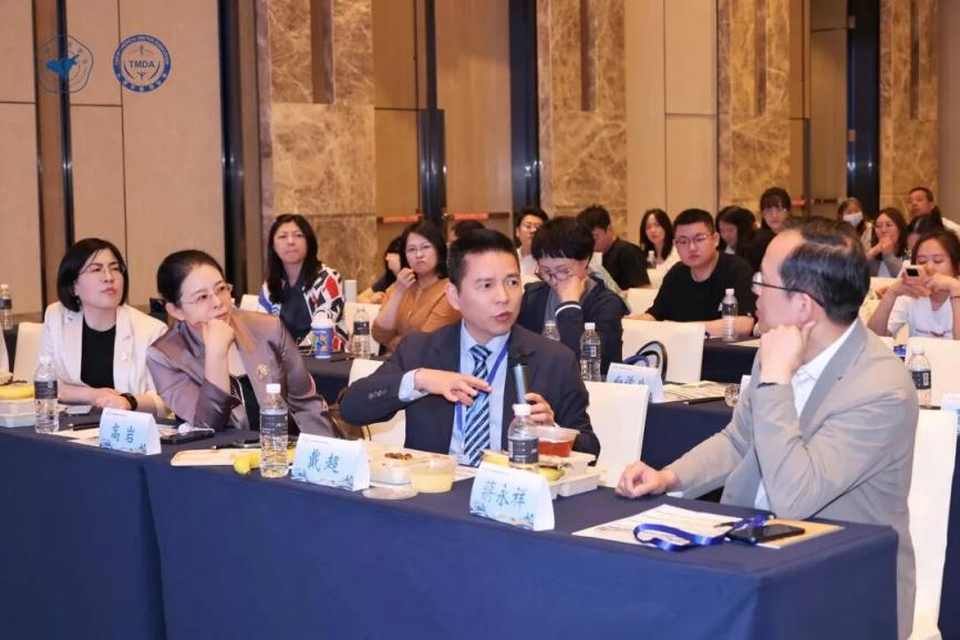 聚焦屈光白内障前沿,共探疑难手术新路径——第二届屈光与疑难性白内障手术高峰论坛在太原成功举办 20