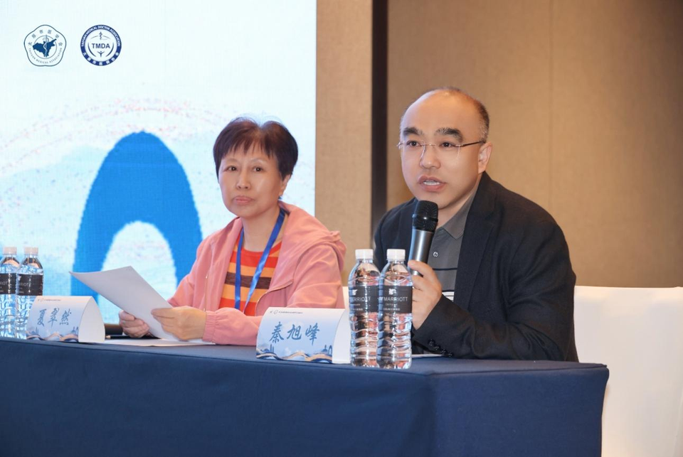 聚焦屈光白内障前沿,共探疑难手术新路径——第二届屈光与疑难性白内障手术高峰论坛在太原成功举办 4