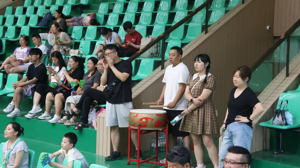 太原市第三届“医师杯”篮球邀请赛圆满闭幕,十六支白衣劲旅同场竞技,以篮球之名致敬中国医师节 图片 12