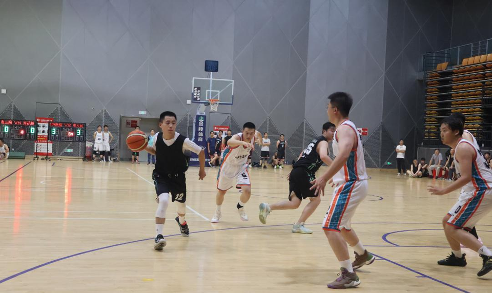太原市第三届“医师杯”篮球邀请赛圆满闭幕,十六支白衣劲旅同场竞技,以篮球之名致敬中国医师节 图片 2